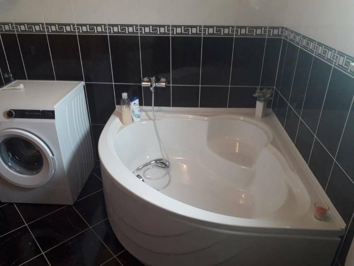 Apartman Matkovic Имотски Екстериор снимка