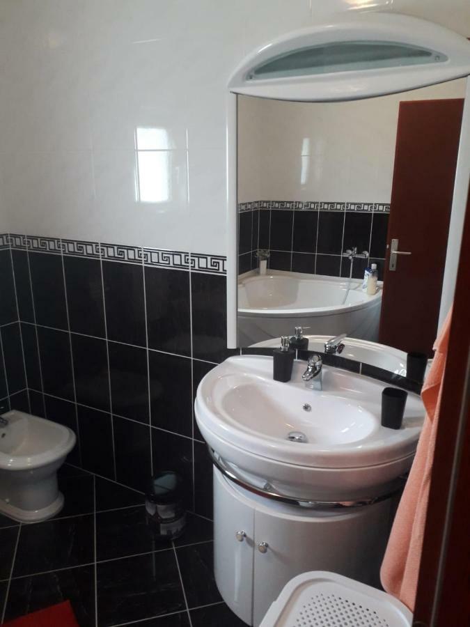 Apartman Matkovic Имотски Екстериор снимка