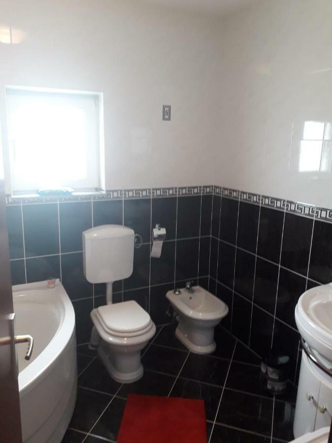 Apartman Matkovic Имотски Екстериор снимка