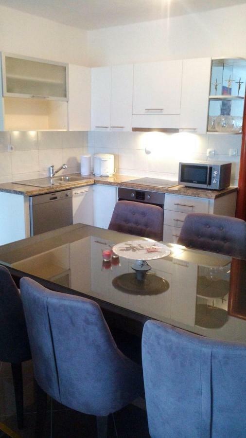 Apartman Matkovic Имотски Екстериор снимка