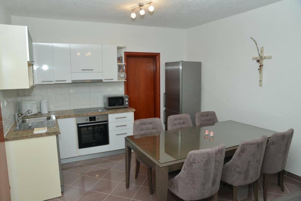 Apartman Matkovic Имотски Екстериор снимка