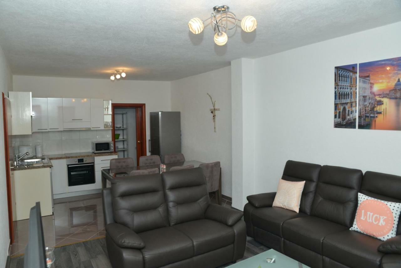 Apartman Matkovic Имотски Екстериор снимка
