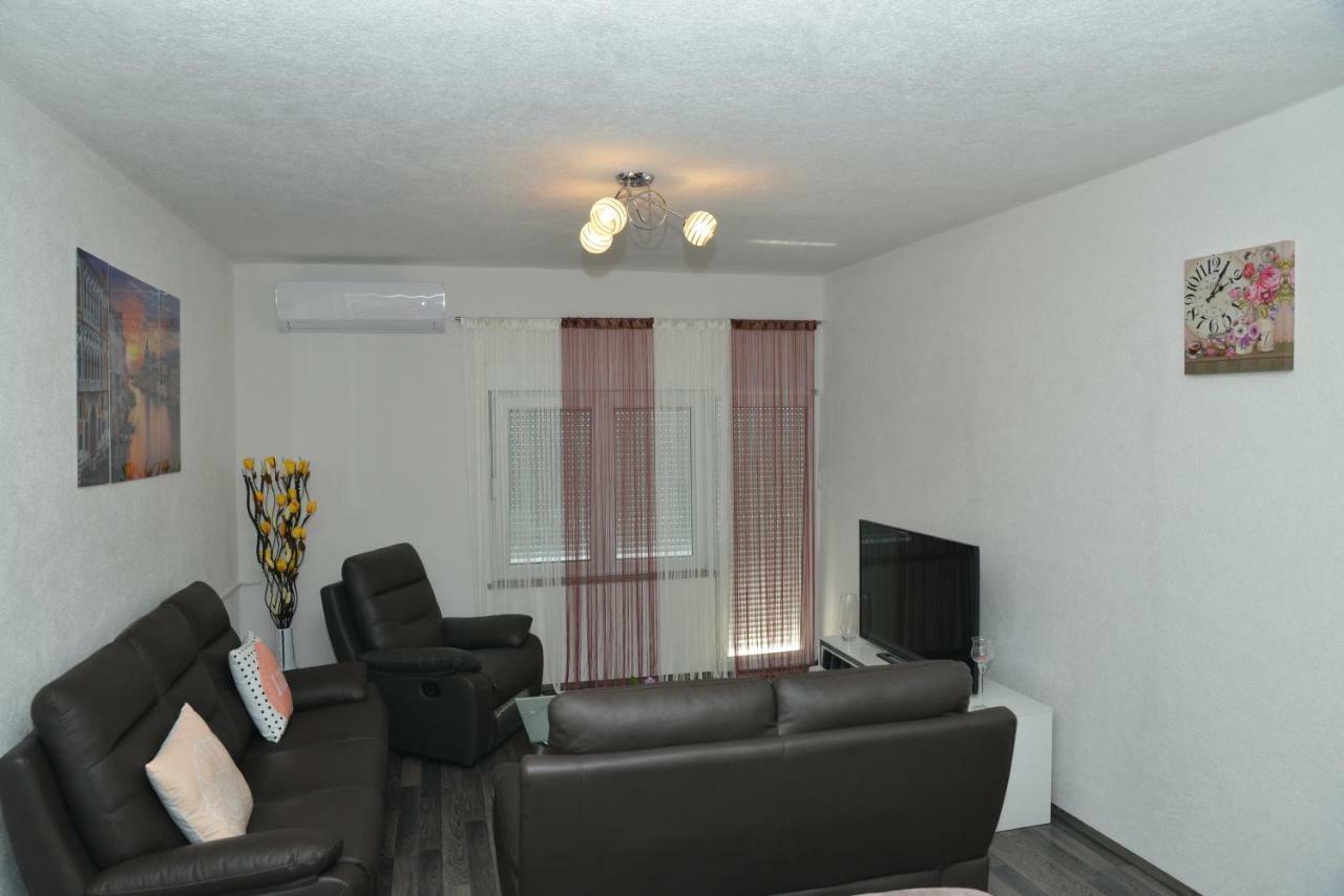 Apartman Matkovic Имотски Екстериор снимка